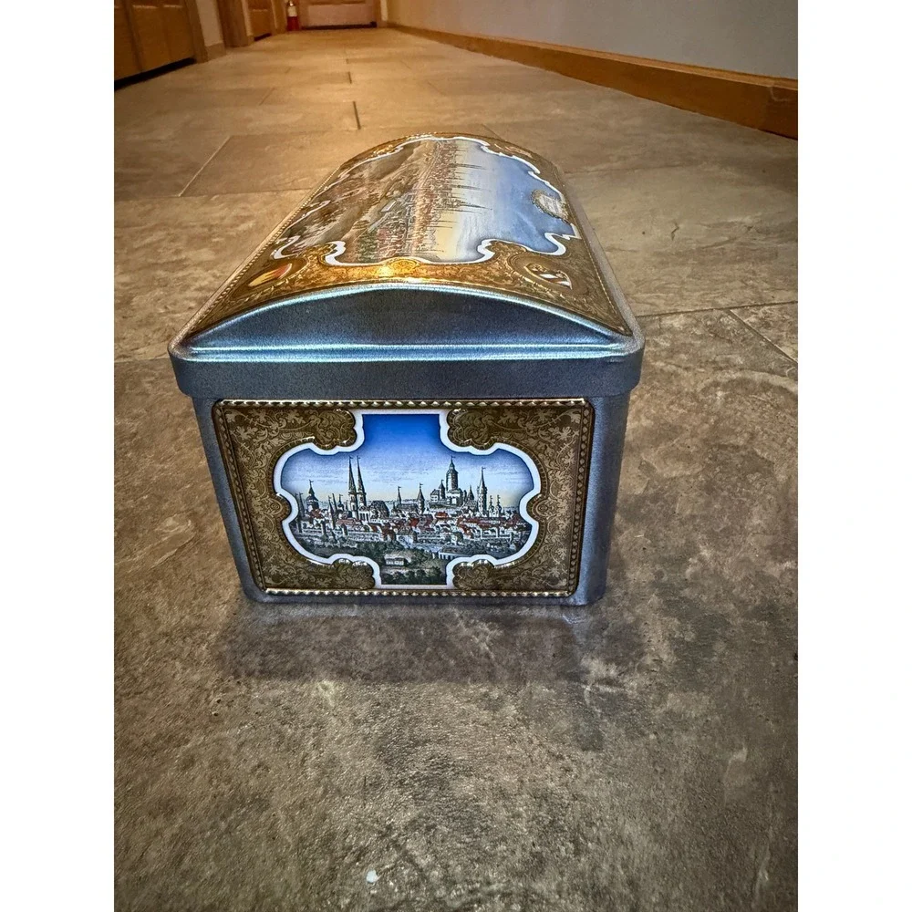 Lebkuchen-Schmidt Nuremberg German Biscuit Tin Domed Chest Nurnberg Cityscape